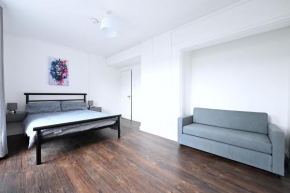 Peaceful and central Leicester Square Apartment